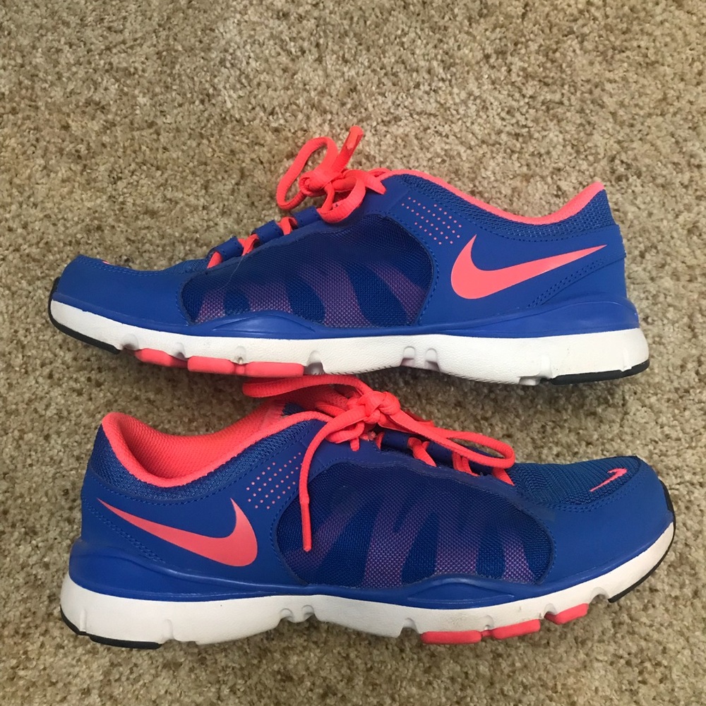 Nike tennis shoes worn twice size 7.5